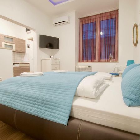 Standard Apartment By Hi5 -Baross Square بودابست المظهر الخارجي الصورة