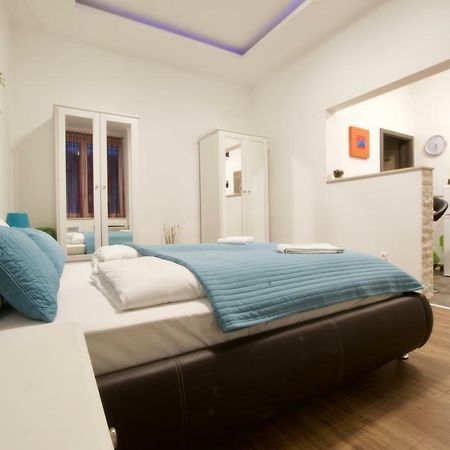 Standard Apartment By Hi5 -Baross Square بودابست المظهر الخارجي الصورة