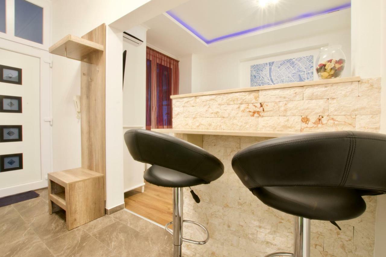 Standard Apartment By Hi5 -Baross Square بودابست المظهر الخارجي الصورة