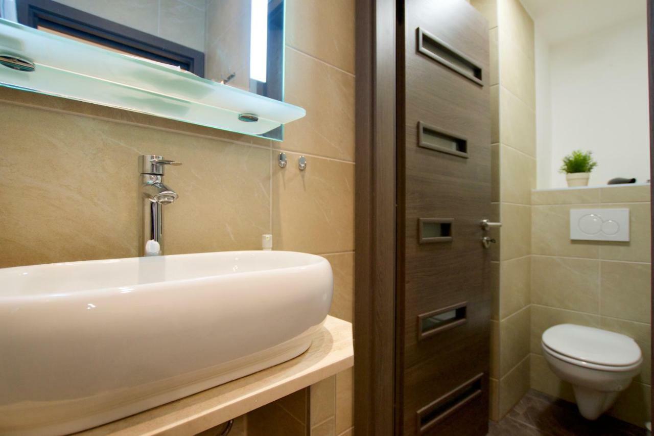 Standard Apartment By Hi5 -Baross Square بودابست المظهر الخارجي الصورة