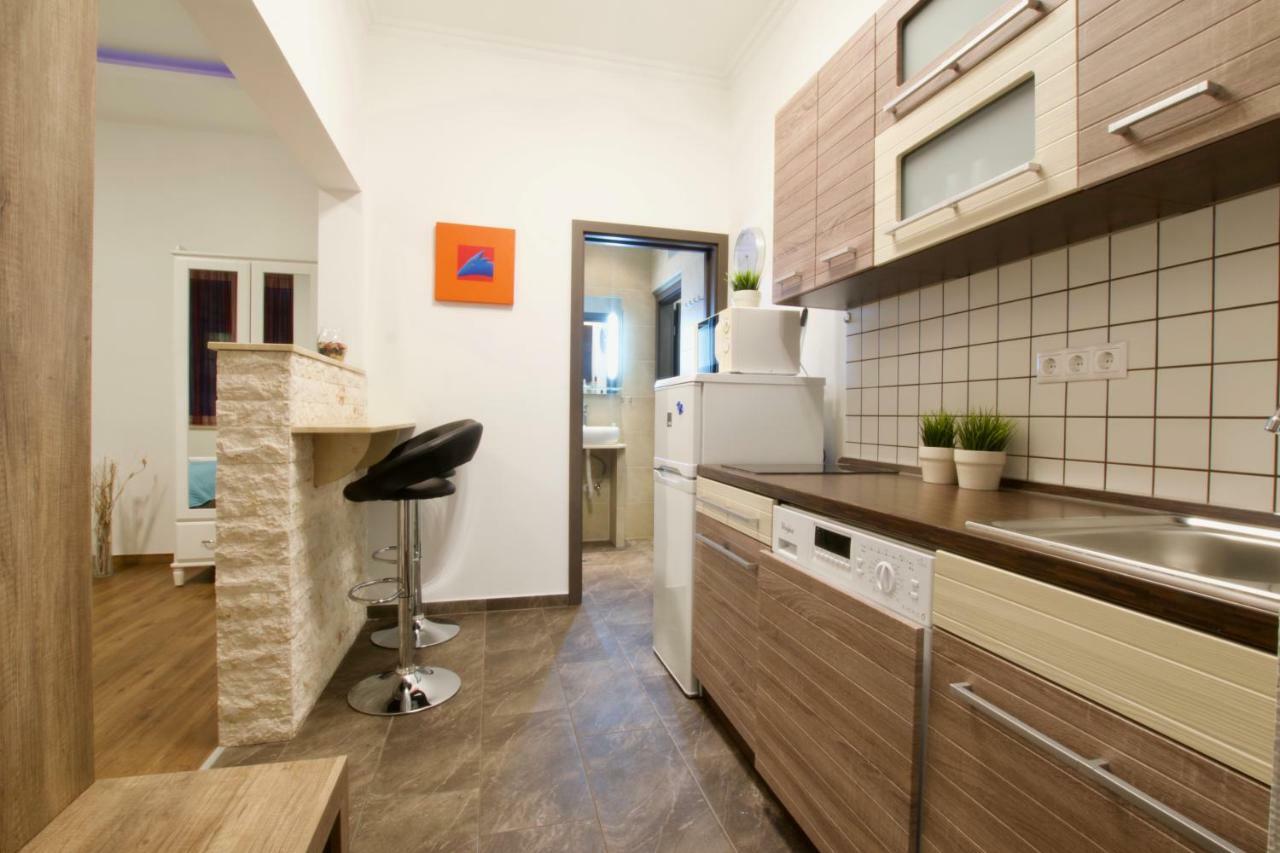 Standard Apartment By Hi5 -Baross Square بودابست المظهر الخارجي الصورة