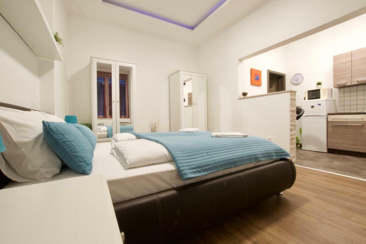 Standard Apartment By Hi5 -Baross Square بودابست المظهر الخارجي الصورة